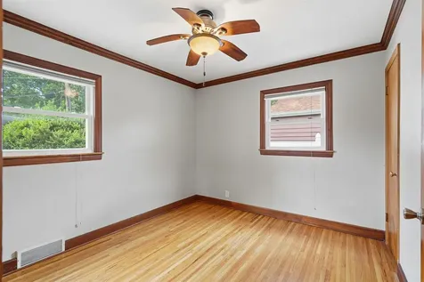 1781 Flower Street Waterloo IA 50701