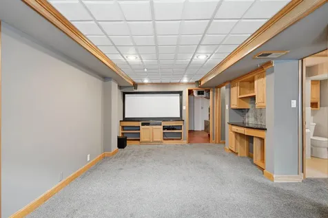 1781 Flower Street Waterloo IA 50701