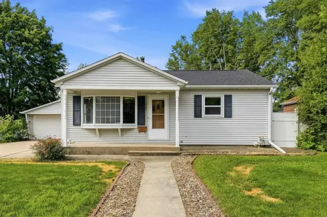 1781 Flower Street Waterloo IA 50701