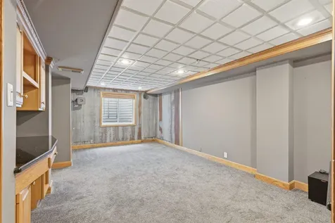 1781 Flower Street Waterloo IA 50701