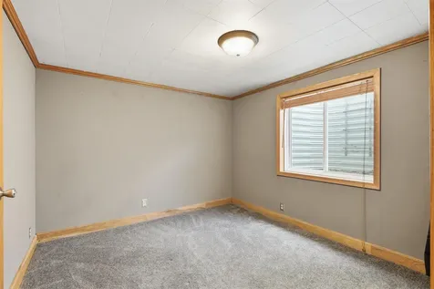 1781 Flower Street Waterloo IA 50701