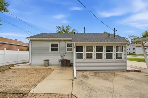 1781 Flower Street Waterloo IA 50701