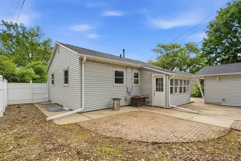 1781 Flower Street Waterloo IA 50701