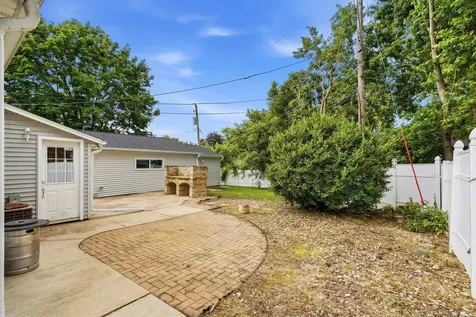 1781 Flower Street Waterloo IA 50701