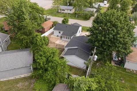 1781 Flower Street Waterloo IA 50701