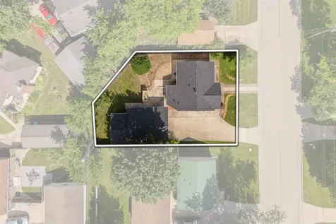 1781 Flower Street Waterloo IA 50701