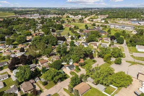 1781 Flower Street Waterloo IA 50701
