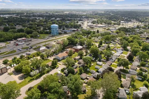 1781 Flower Street Waterloo IA 50701