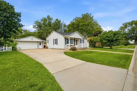1781 Flower Street Waterloo IA 50701