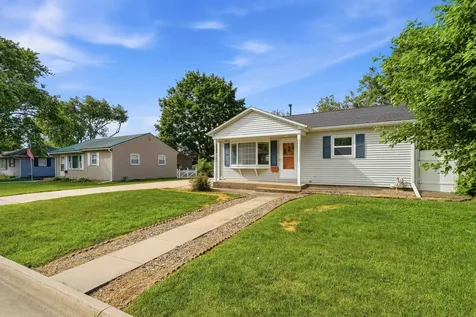 1781 Flower Street Waterloo IA 50701