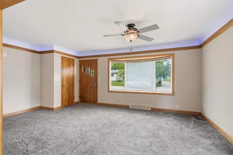 1781 Flower Street Waterloo IA 50701