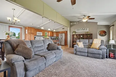 6160 W Mt. Vernon Road Cedar Falls IA 50613