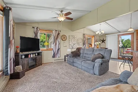 6160 W Mt. Vernon Road Cedar Falls IA 50613