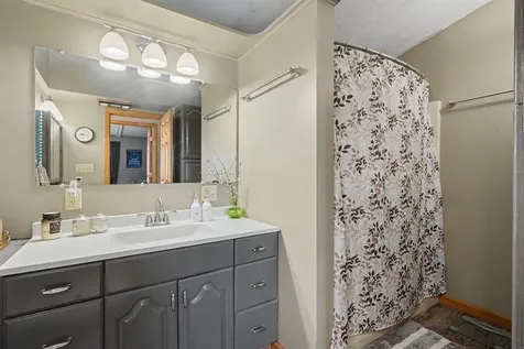 6160 W Mt. Vernon Road Cedar Falls IA 50613