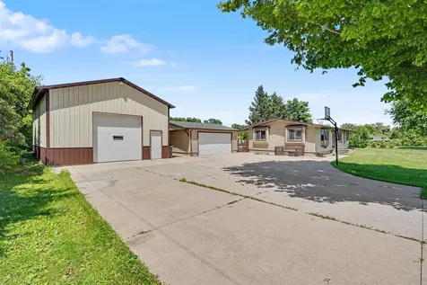6160 W Mt. Vernon Road Cedar Falls IA 50613
