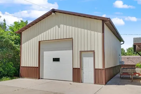 6160 W Mt. Vernon Road Cedar Falls IA 50613
