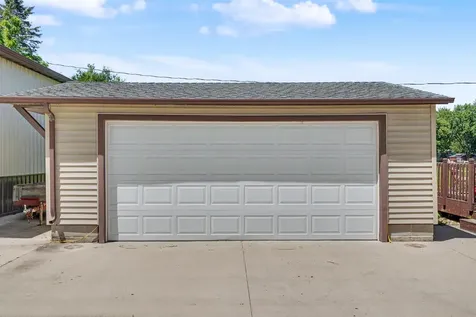 6160 W Mt. Vernon Road Cedar Falls IA 50613