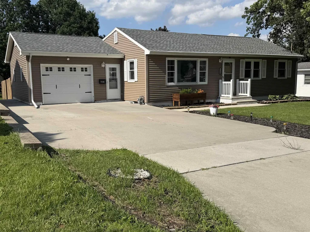 1128 Maynard Avenue Waterloo IA 50701