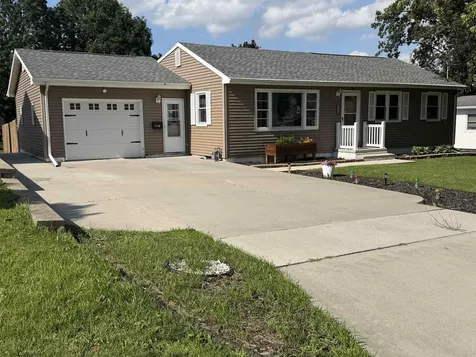 1128 Maynard Avenue Waterloo IA 50701
