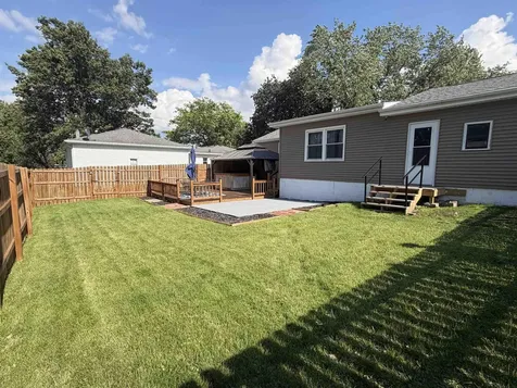 1128 Maynard Avenue Waterloo IA 50701