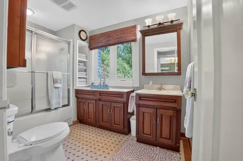 765 Prospect Boulevard Waterloo IA 50701