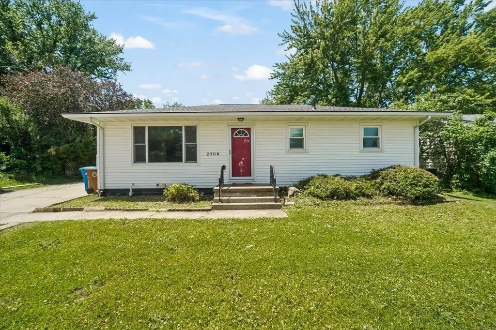 2708 Fairlane Avenue Waterloo IA 50702