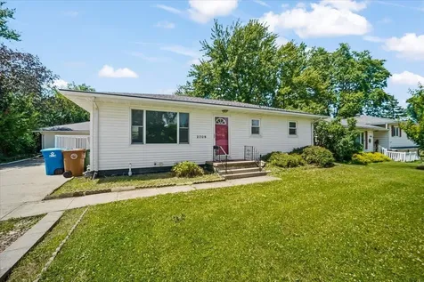 2708 Fairlane Avenue Waterloo IA 50702