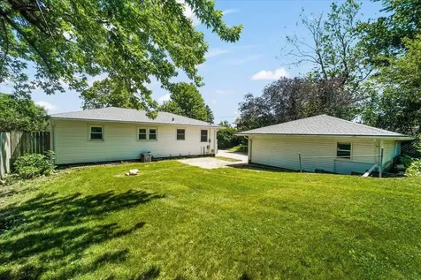 2708 Fairlane Avenue Waterloo IA 50702