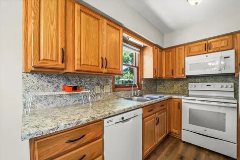 2708 Fairlane Avenue Waterloo IA 50702