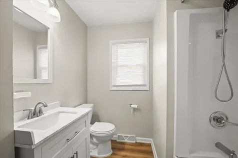 2708 Fairlane Avenue Waterloo IA 50702