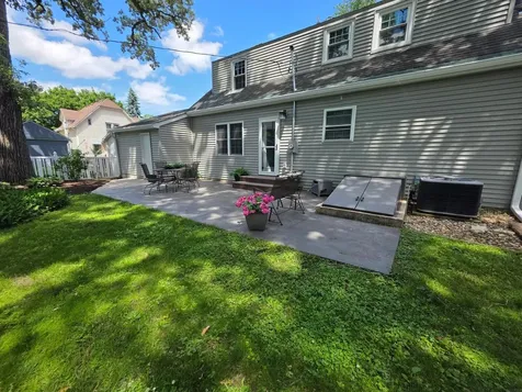 311 3rd Avenue SW Independence IA 50644