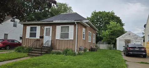 927 Newton Street Waterloo IA 50703