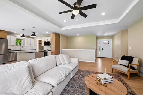 104 5th Avenue Court Coggon IA 52218