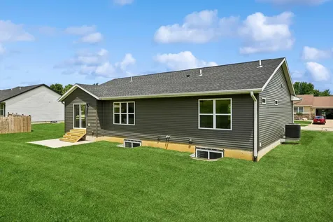 104 5th Avenue Court Coggon IA 52218