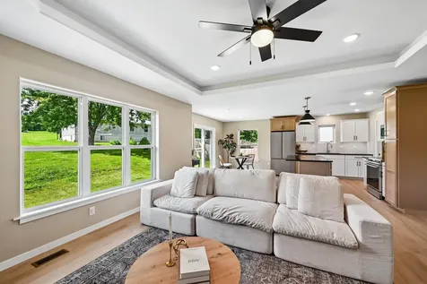 104 5th Avenue Court Coggon IA 52218
