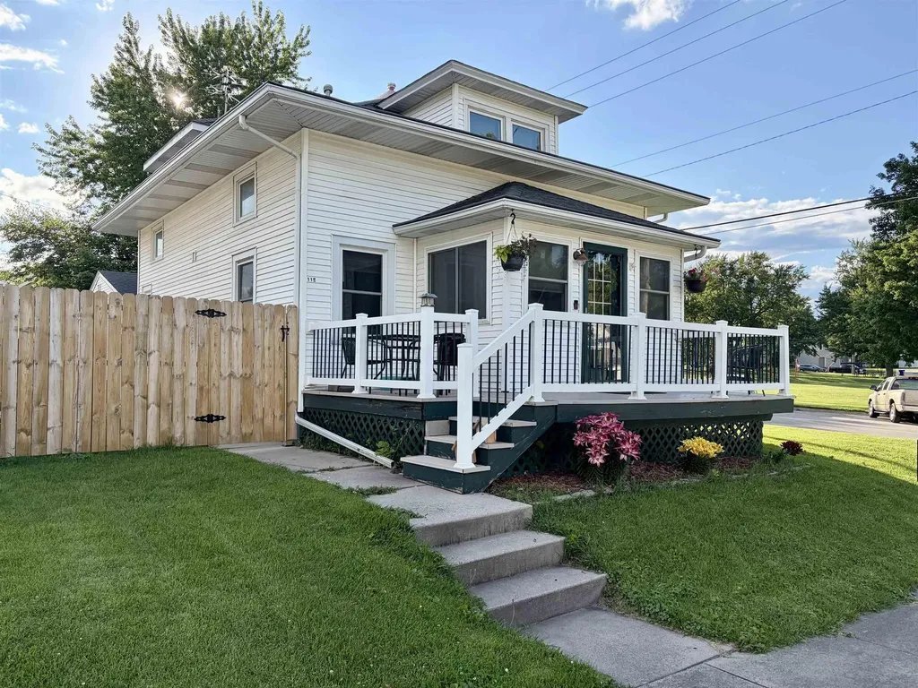 119 NE 7th Avenue Independence IA 50644