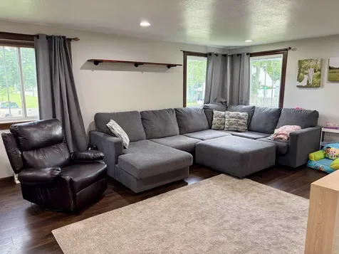119 NE 7th Avenue Independence IA 50644