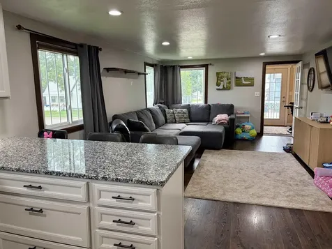 119 NE 7th Avenue Independence IA 50644