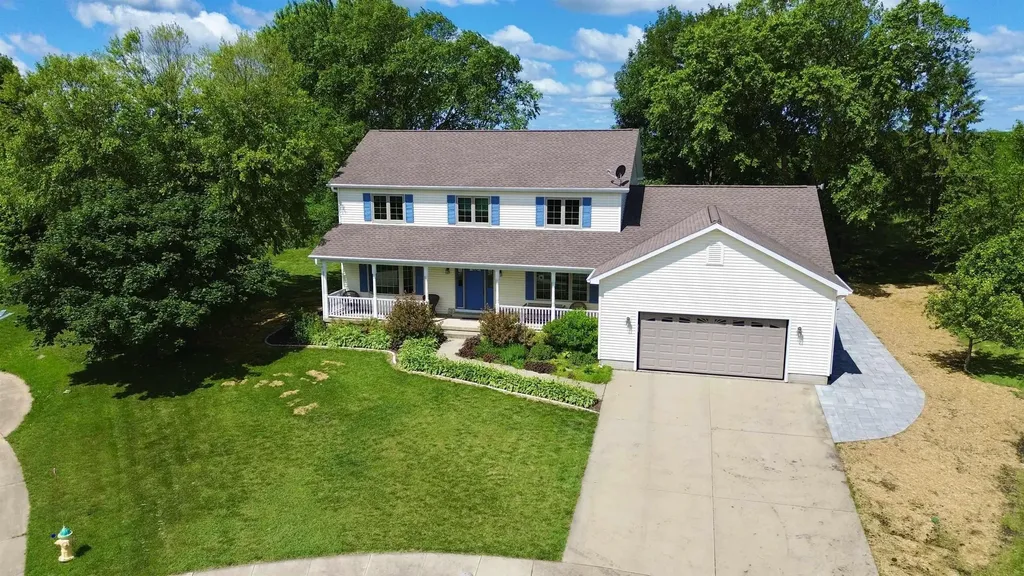 104 Maple Circle Waverly IA 50677