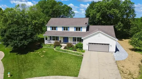 104 Maple Circle Waverly IA 50677