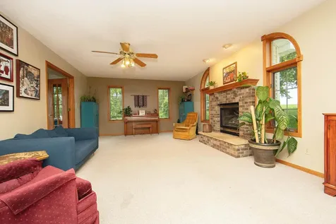 104 Maple Circle Waverly IA 50677