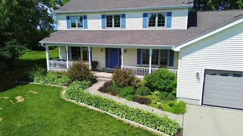 104 Maple Circle Waverly IA 50677
