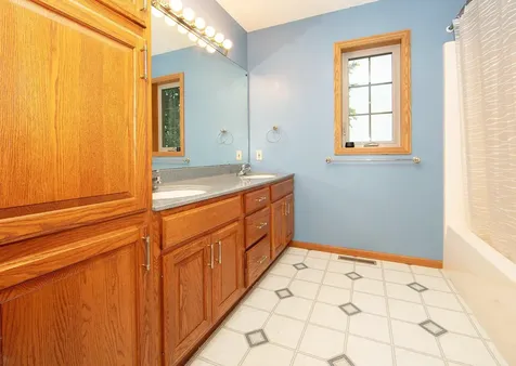 104 Maple Circle Waverly IA 50677
