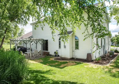 104 Maple Circle Waverly IA 50677