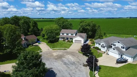 104 Maple Circle Waverly IA 50677