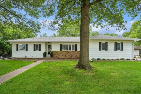 829 Maucker Road Cedar Falls IA 50613