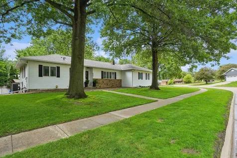 829 Maucker Road Cedar Falls IA 50613