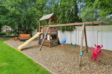 829 Maucker Road Cedar Falls IA 50613