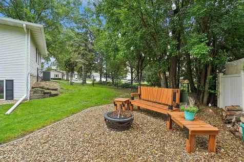 829 Maucker Road Cedar Falls IA 50613