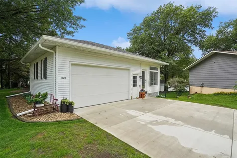 829 Maucker Road Cedar Falls IA 50613